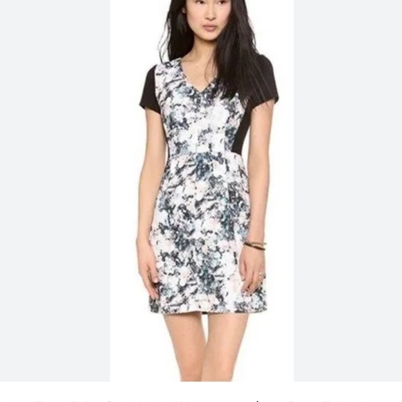 Club Monaco floral sheath like day dress with textured fabric short sleeves - Picture 6 of 8
